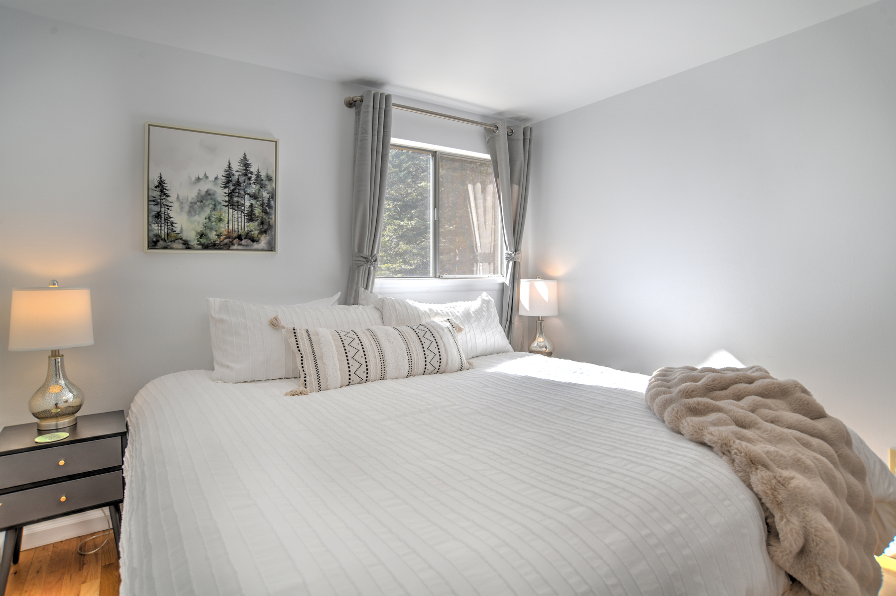 3rd Bedroom - King and TV (Upstairs)