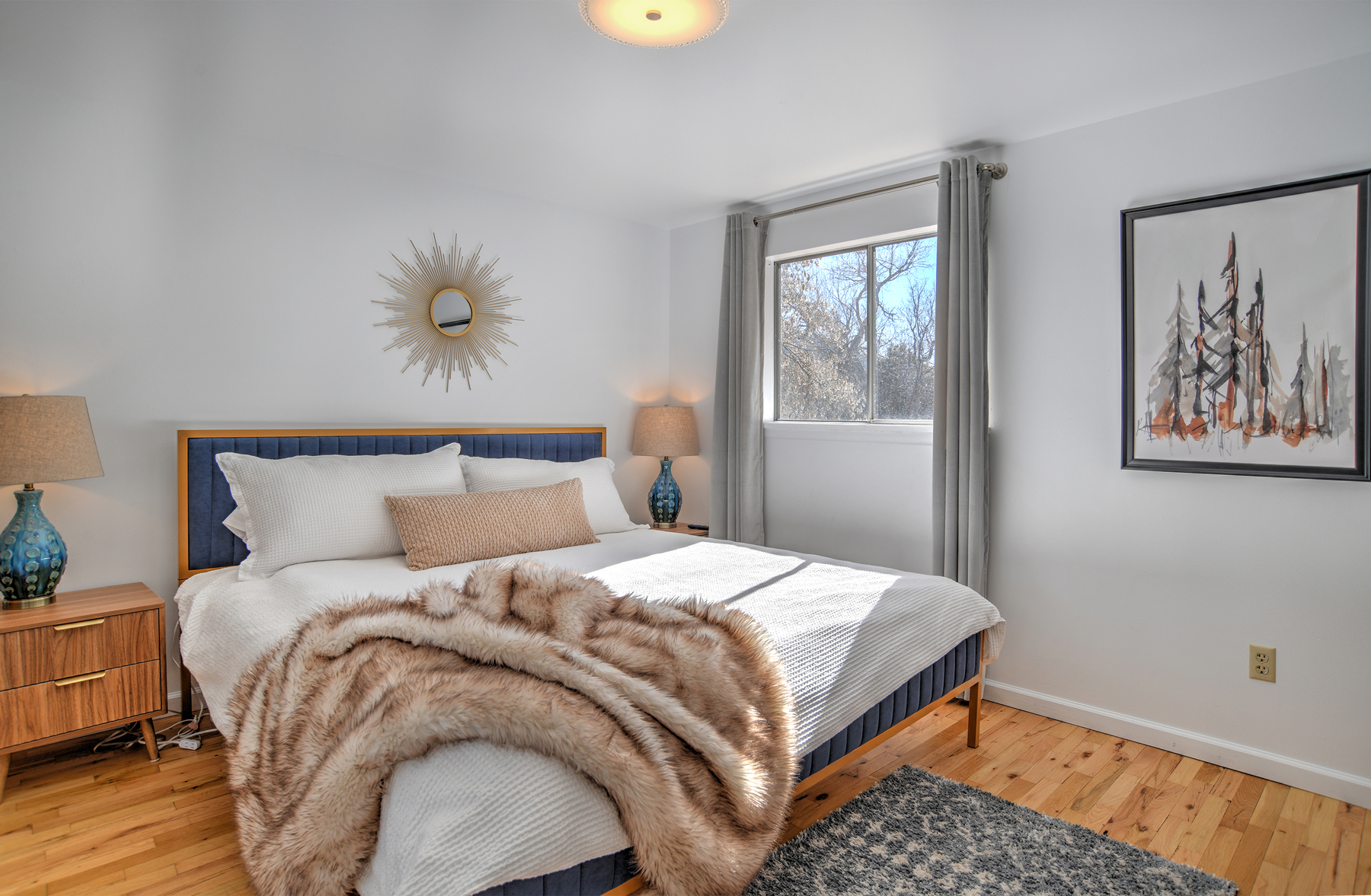 2nd Bedroom - King and TV (Upstairs)