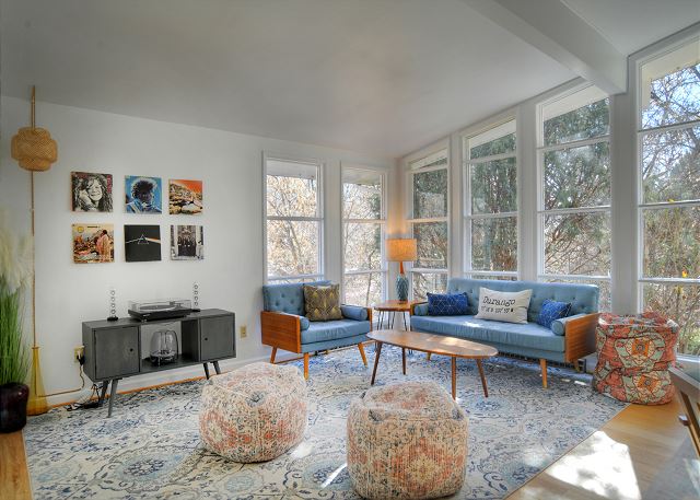 Mid Century Mountain Home on 3 acres - 10 Minutes to DGO - AC-Hot Tub-Views 8