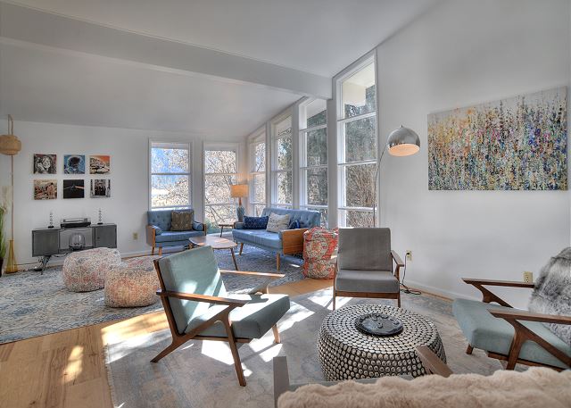 Mid Century Mountain Home on 3 acres - 10 Minutes to DGO - AC-Hot Tub-Views