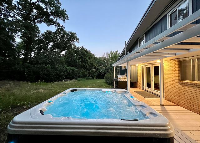 Mid Century Mountain Home on 3 acres - 10 Minutes to DGO - AC-Hot Tub-Views 4