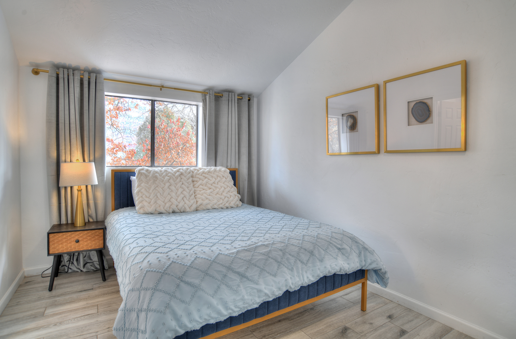 Cabin
2nd Master Bedroom - Queen (attached bathroom)