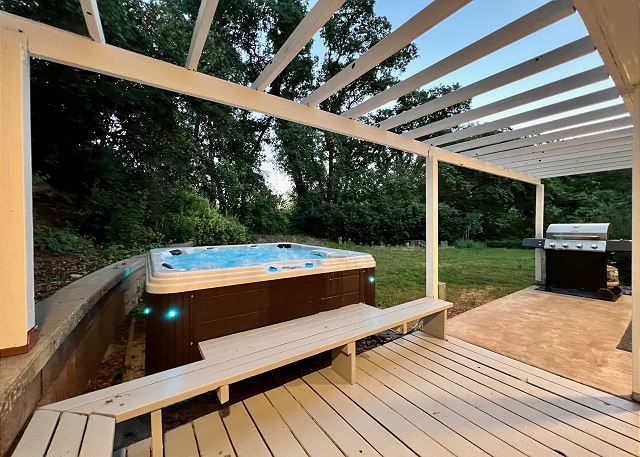 Mid Century Mountain Home on 3 acres - 10 Minutes to DGO - AC-Hot Tub-Views 3