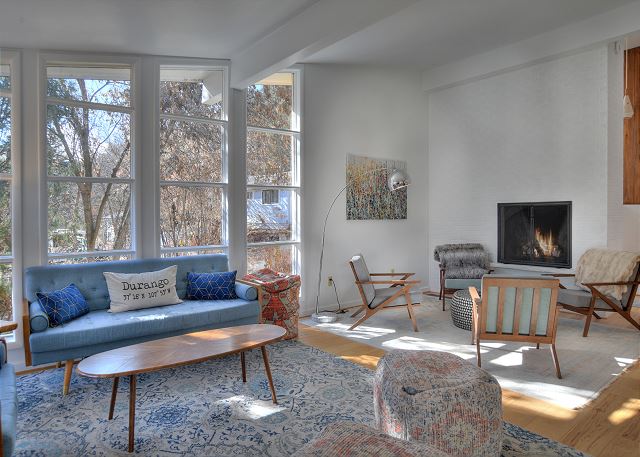 Mid Century Mountain Home on 3 acres - 10 Minutes to DGO - AC-Hot Tub-Views 9