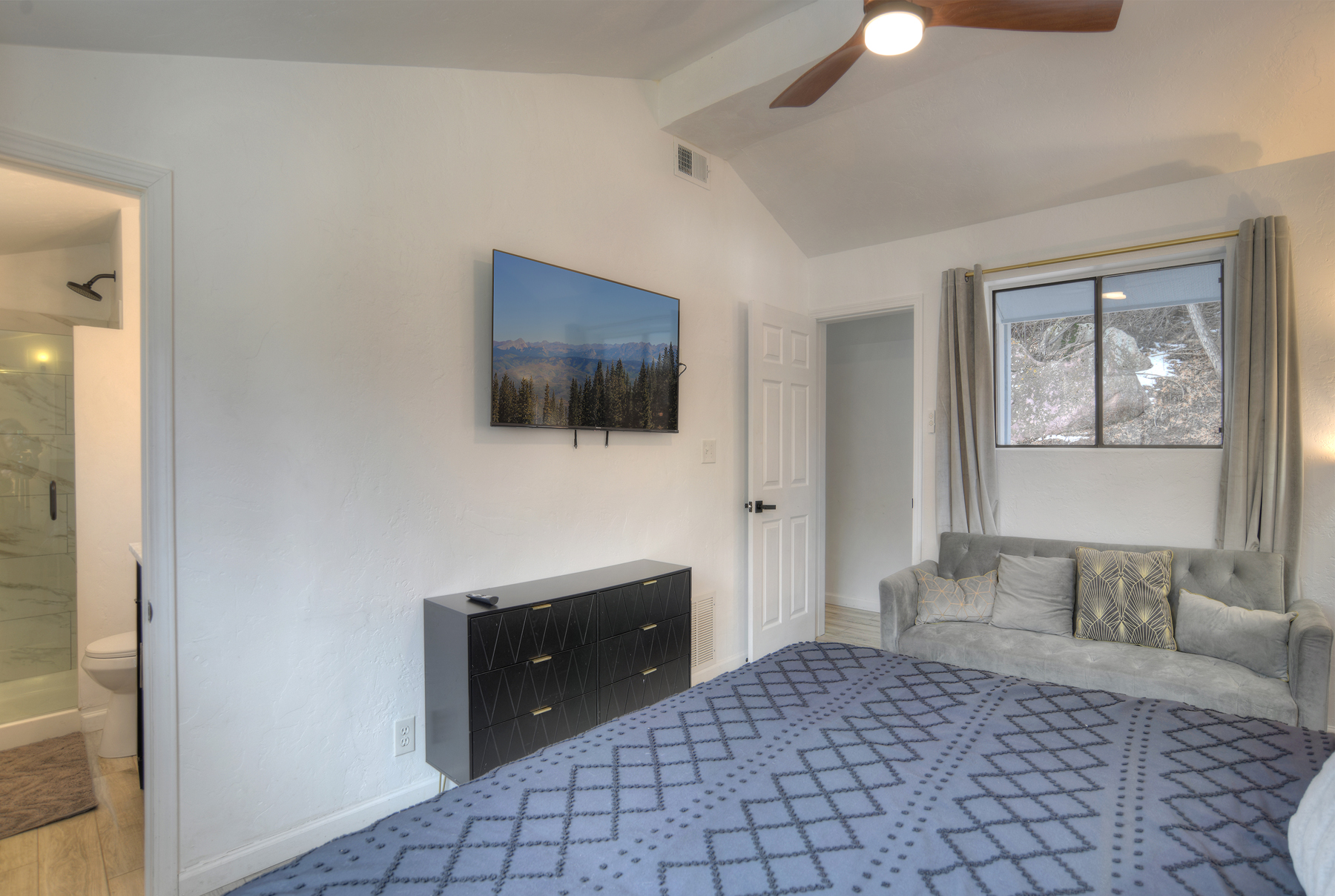 Cabin
Master Bedroom - King and single sofa sleeper and TV