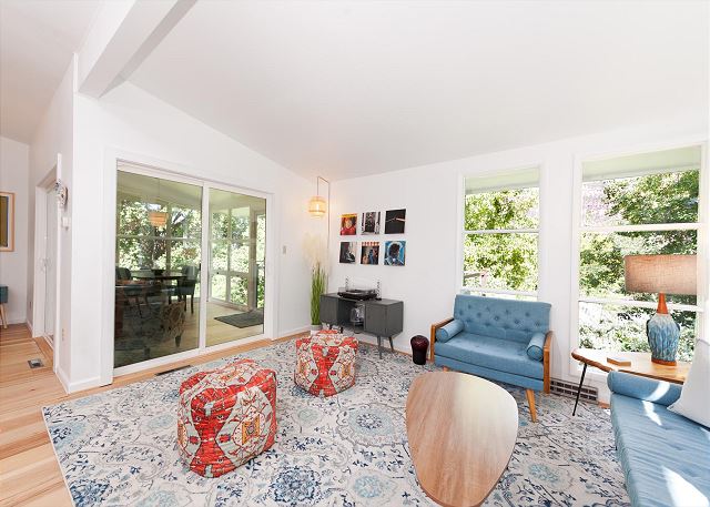 Mid Century Mountain Home on 3 acres - 10 Minutes to DGO - AC-Hot Tub-Views 10