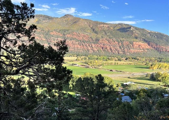 Mid Century Mountain Home on 3 acres - 10 Minutes to DGO - AC-Hot Tub-Views 8