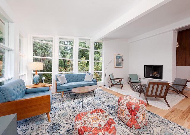 Mid Century Mountain Home on 3 acres - 10 Minutes to DGO - AC-Hot Tub-Views 9