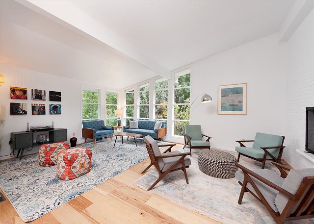 Mid Century Mountain Home on 3 acres - 10 Minutes to DGO - AC-Hot Tub-Views 2