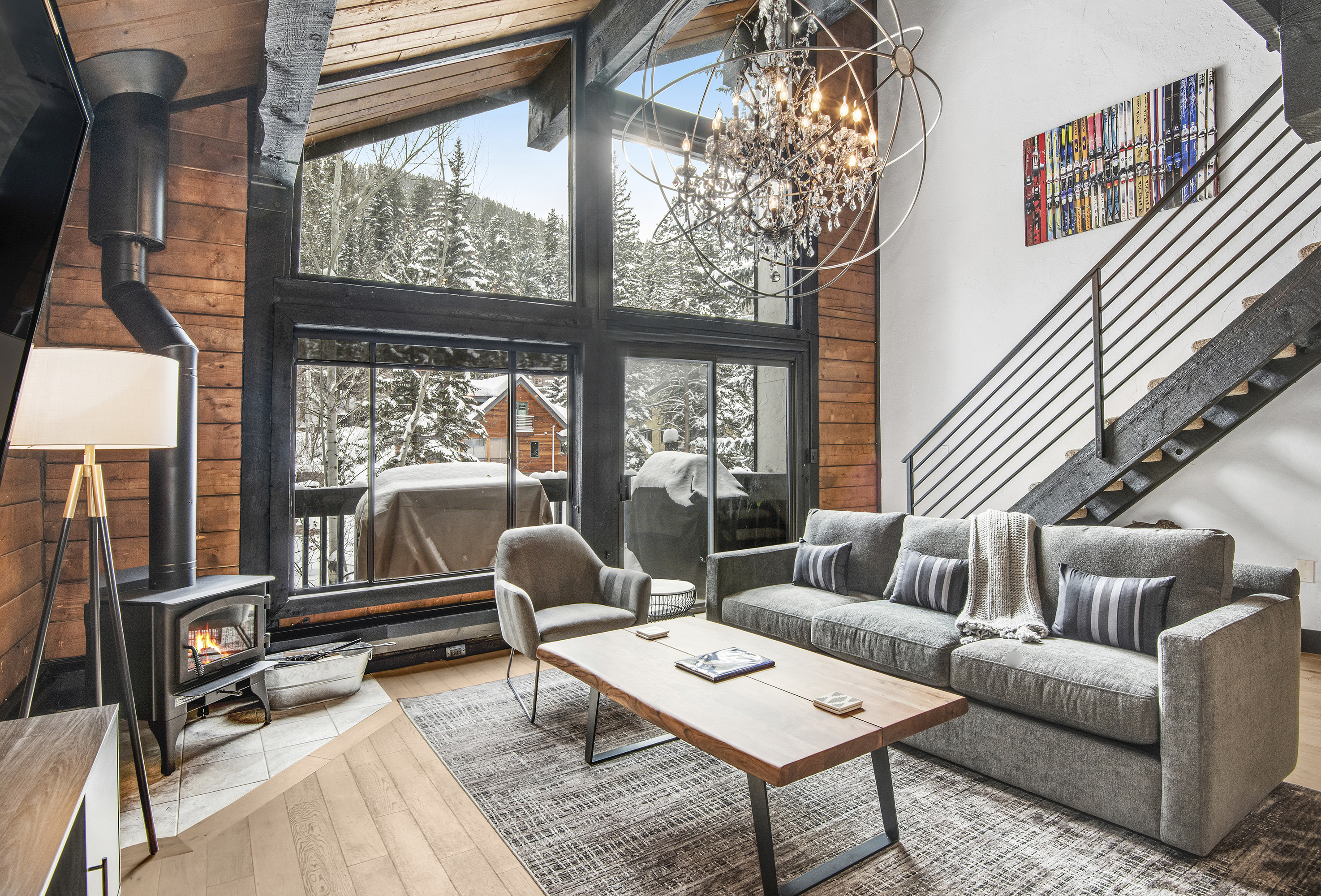 New! Creekview Interlochen Condo - Modern Design - Grill/Fireplace/Balcony