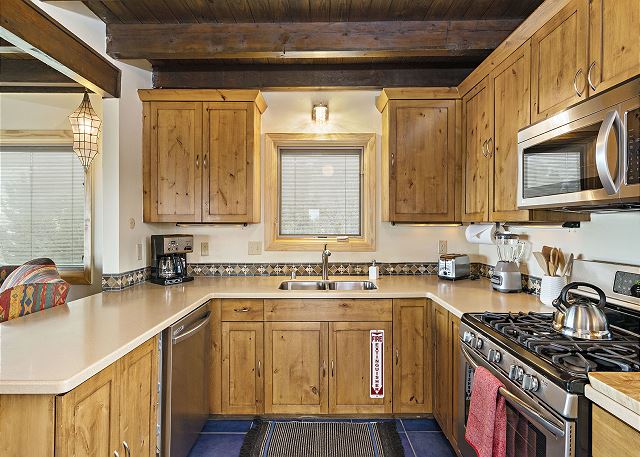 New! Eastside Overlook Retreat with Roof Top Deck - 7 Mins to Santa Fe Plaza 8