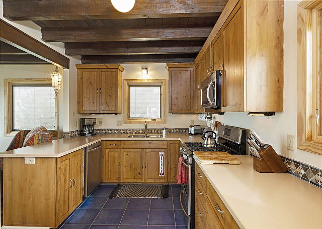 New! Eastside Overlook Retreat with Roof Top Deck - 7 Mins to Santa Fe Plaza 5