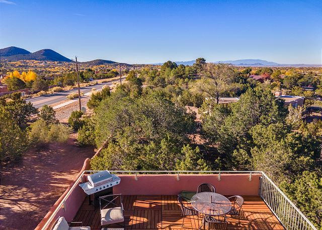 New! Eastside Overlook Retreat with Roof Top Deck - 7 Mins to Santa Fe Plaza 3
