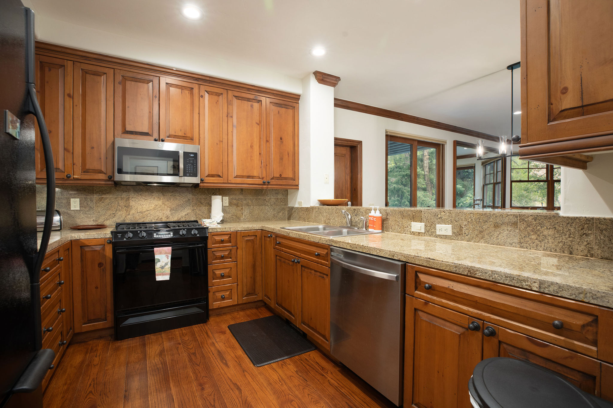 Full kitchen with everything you need to cook a meal at home.