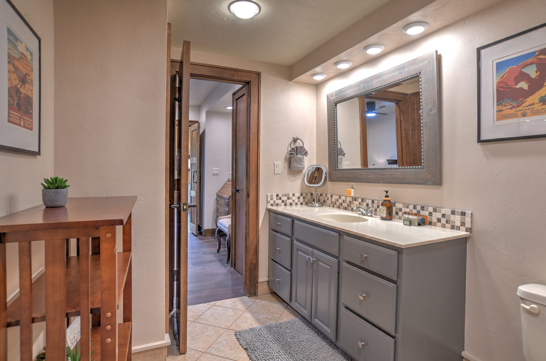 Clean and functional bathroom featuring a tub/shower combination.

