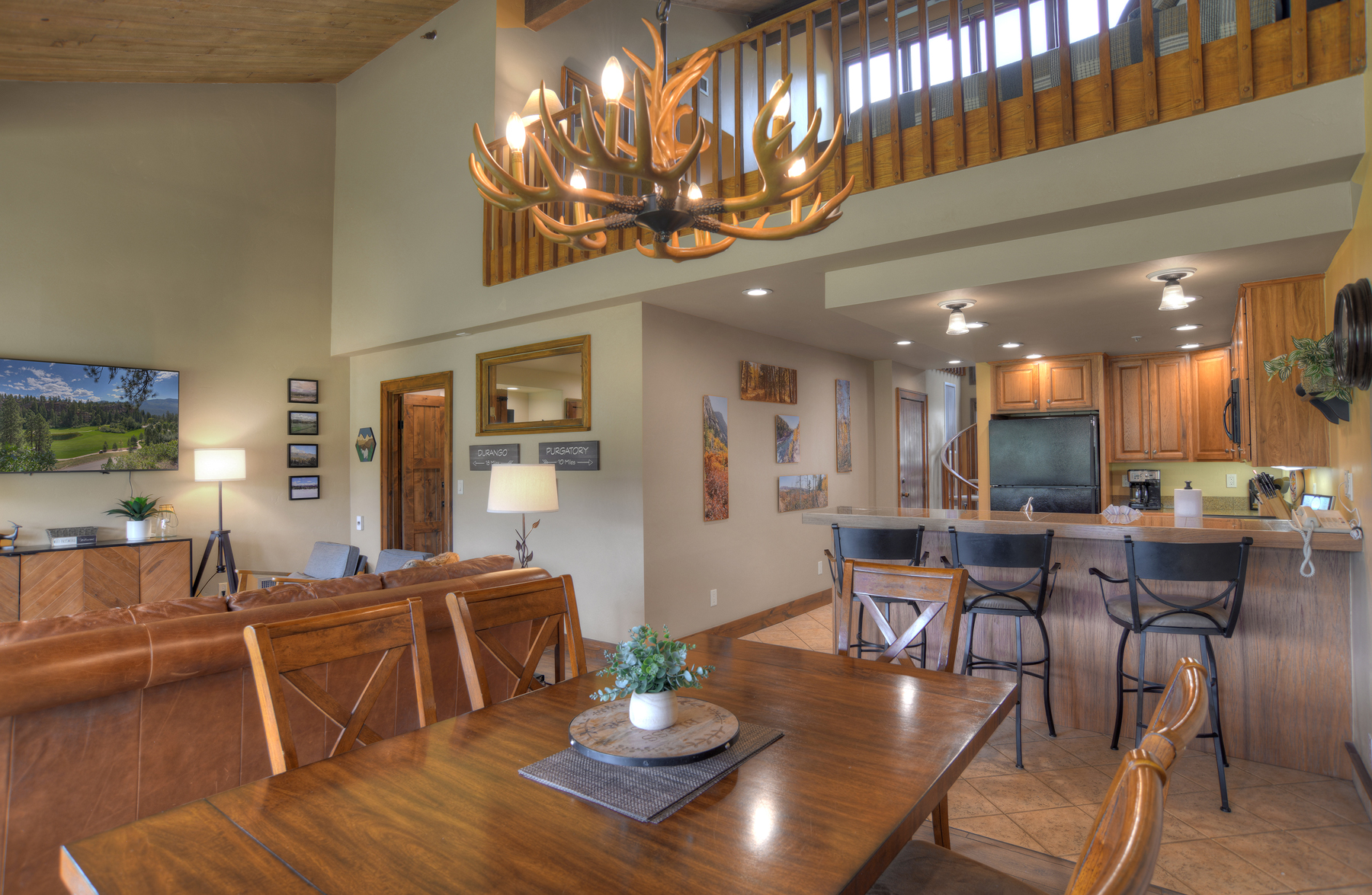 Formal dining for 6 and breakfast bar seating for 3. 