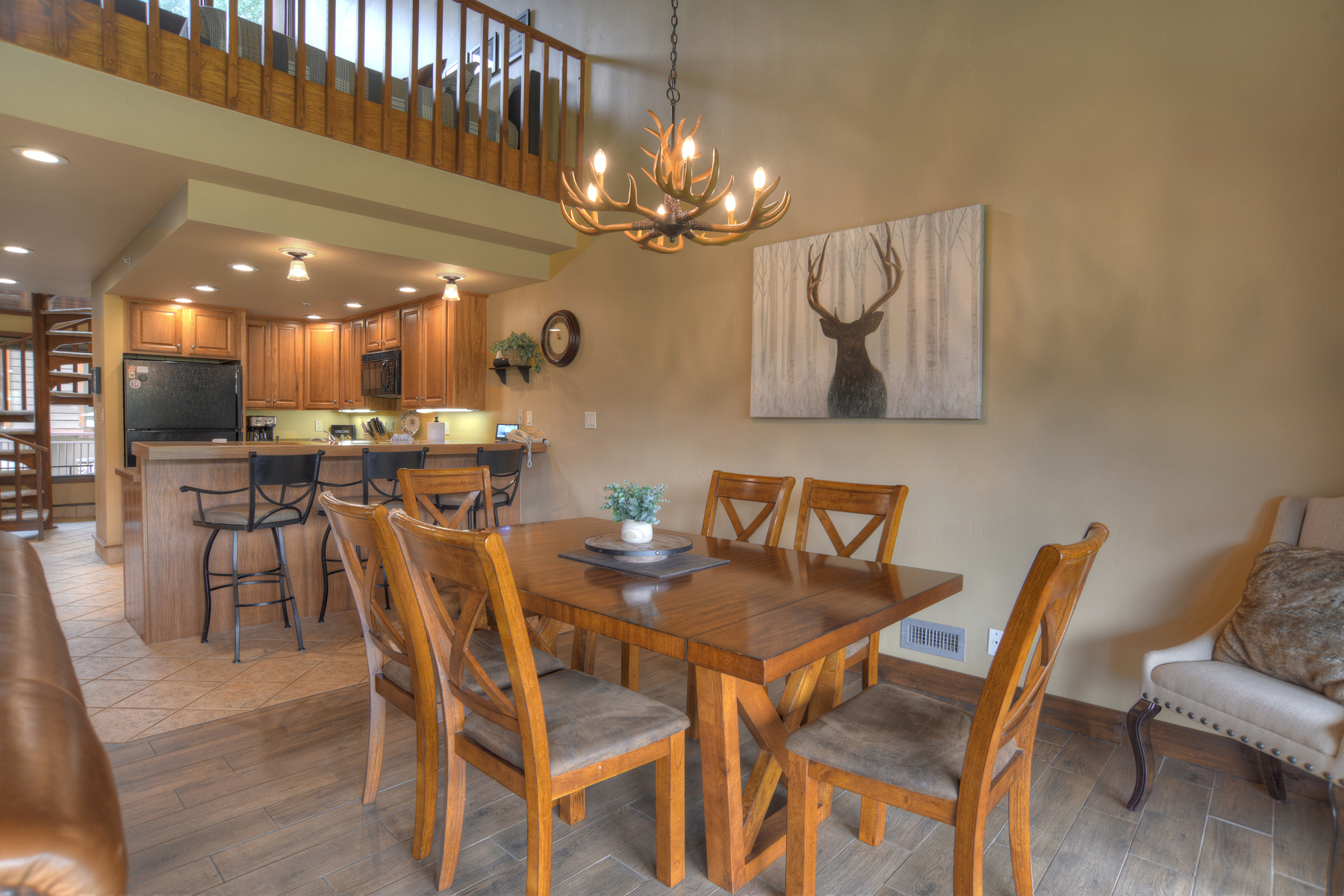 Plenty of space to enjoy a meal together. 