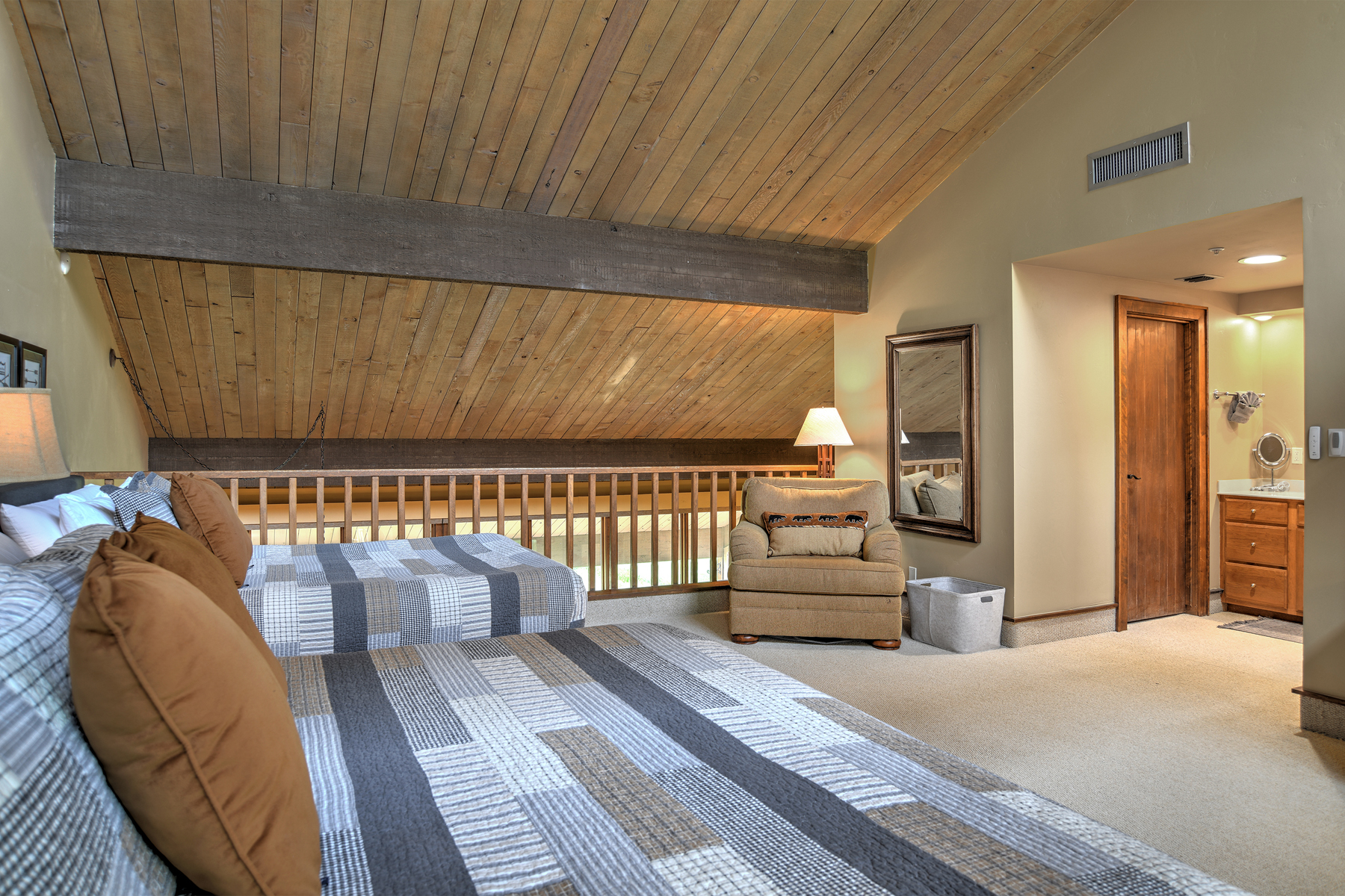 Loft bedroom with King and Queen bed, TV, full bath ensuite