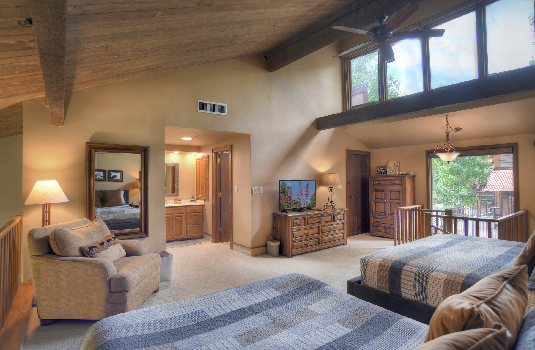 Loft bedroom with King and Queen bed, TV, full bath ensuite