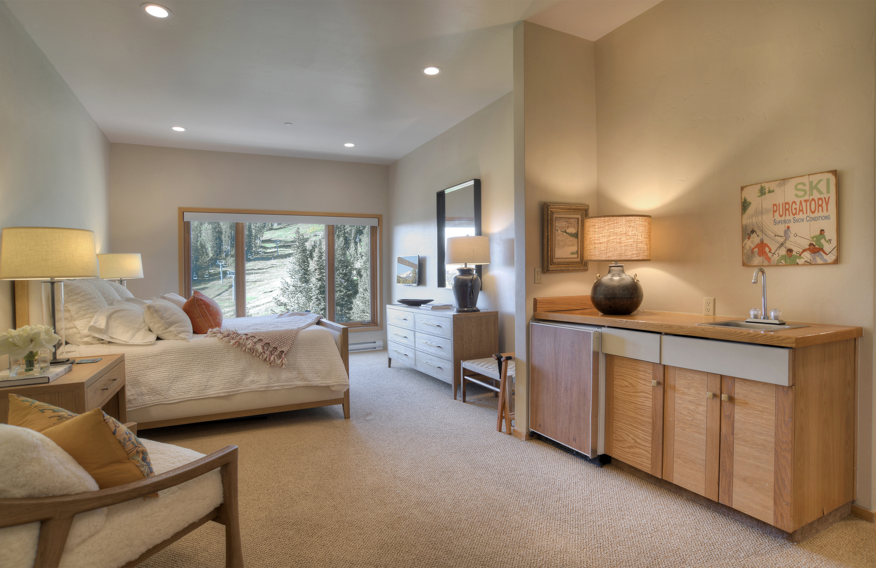 2nd Master Bedroom - King (attached bathroom)