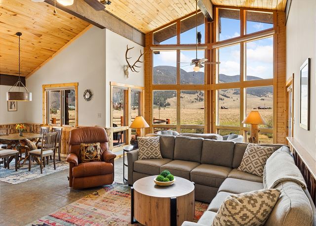 Mountain Views/ATVs Welcome/Large Deck/Creek