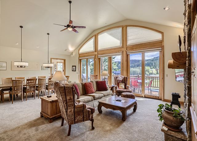 New Listing! Mountain Home on Raven Golf Course - Private Sauna & Hot Tub