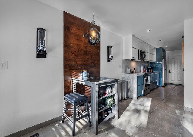 New! Condo at 7th Mtn Resort ~ Year Round Heated Pools ~ Close to Bachelor! 8