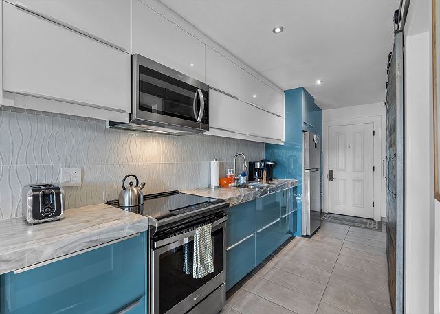 New! Condo at 7th Mtn Resort ~ Year Round Heated Pools ~ Close to Bachelor! 10