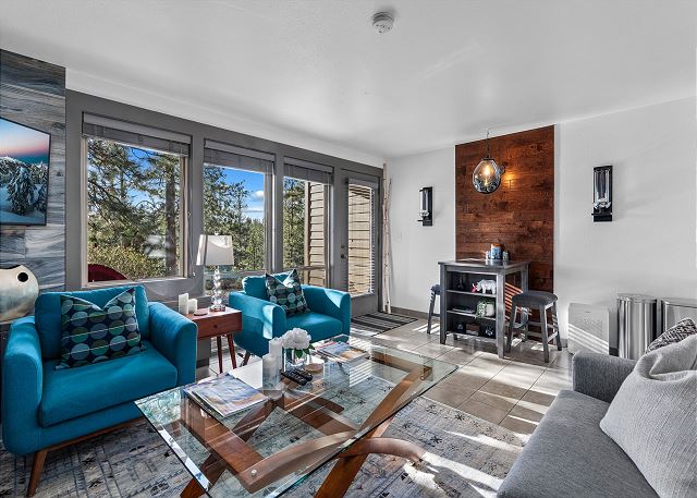 New! Condo at 7th Mtn Resort ~ Year Round Heated Pools ~ Close to Bachelor! 4