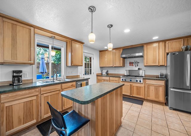 New Listing! Bend Home ~ Dog Friendly ~ Fenced Yard ~ Hot Tub! 4