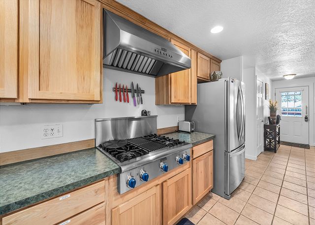 New Listing! Bend Home ~ Dog Friendly ~ Fenced Yard ~ Hot Tub! 6