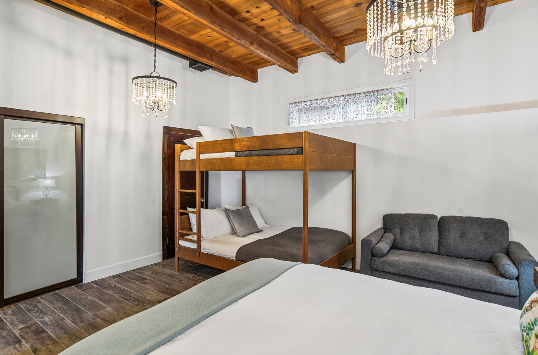4th Bedroom - Queen and Bunk Beds (Double over Double) (Bottom Floor)

