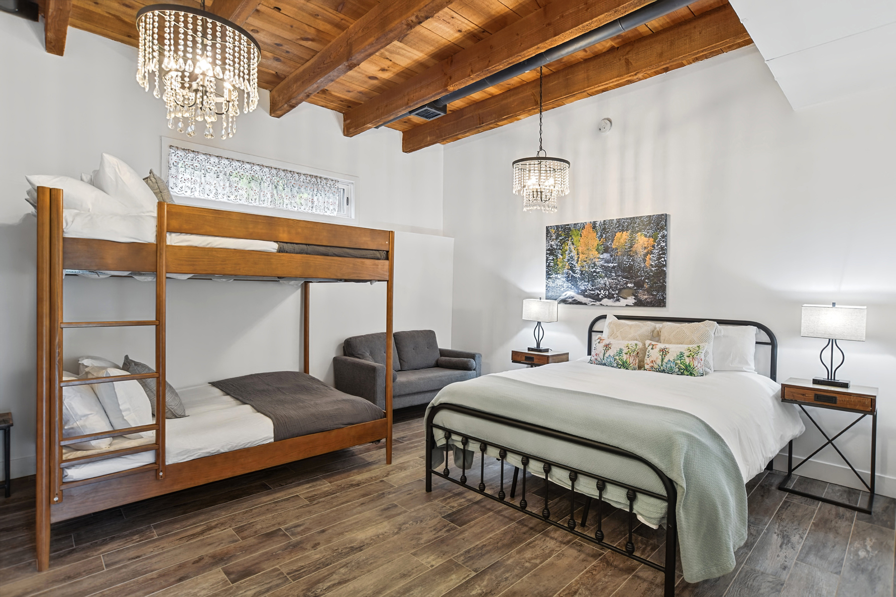 4th Bedroom - Queen and Bunk Beds (Double over Double) (Bottom Floor)
