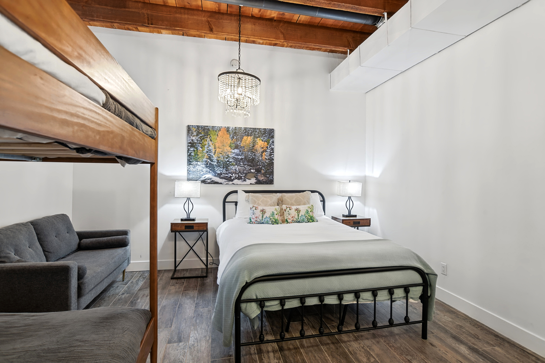 4th Bedroom - Queen and Bunk Beds (Double over Double) (Bottom Floor)
