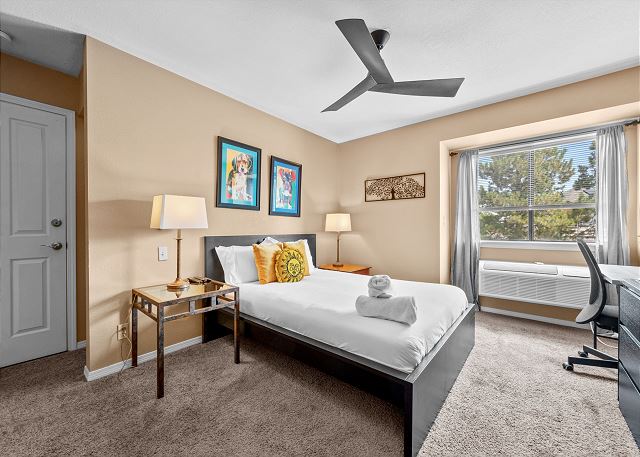 Perfect for an extended stay! Denver Tech Center- Desk/ Pool/ Fitness Center