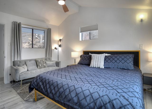 Fully Remodeled Cabin with Deck - 10 Minutes to DGO - AC 8