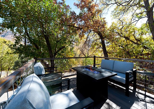 Fully Remodeled Cabin with Deck - 10 Minutes to DGO - AC 4