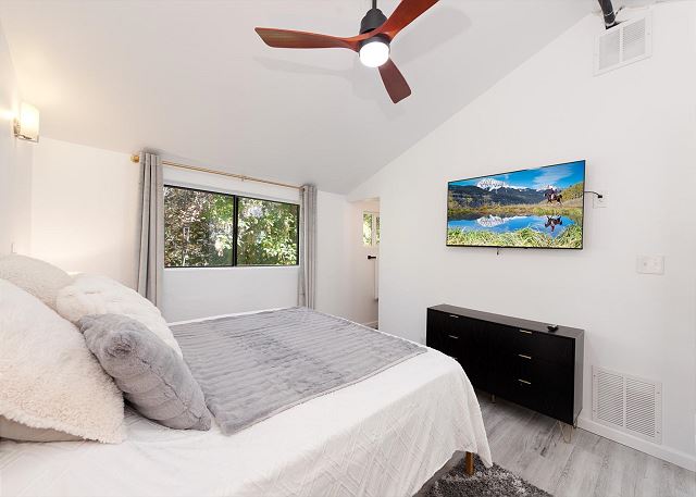 Fully Remodeled Cabin with Deck - 10 Minutes to DGO - AC 10