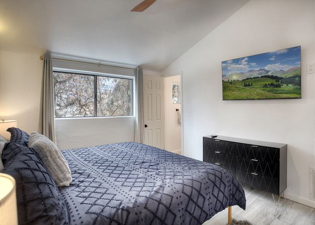 Fully Remodeled Cabin with Deck - 10 Minutes to DGO - AC 9