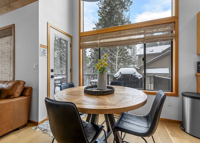 New! Hot Tub ~ SHARC Passes ~ Fireplace ~ BBQ ~ Patio ~ Ping Pong! 9