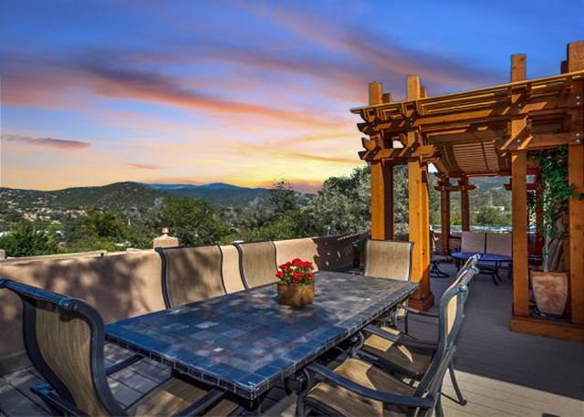 Walk to Canyon Rd | Mountain Views | Great Outdoor Space | 2 Masters