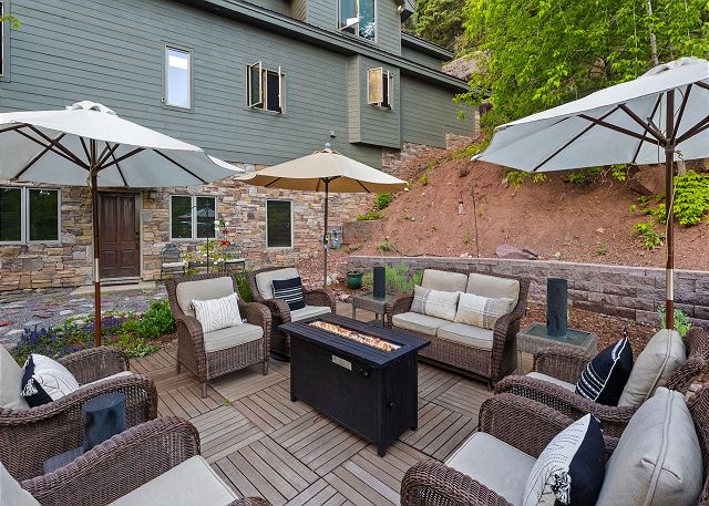 Spacious Retreat | Incredible Views & Outdoor Space | Close to Town 2