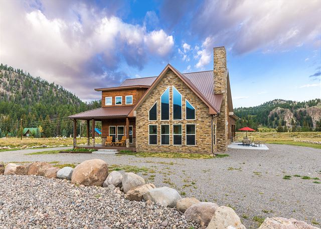 New Listing! Newly Constructed Mtn Cabin, EV Charger, Hot Tub, Garage