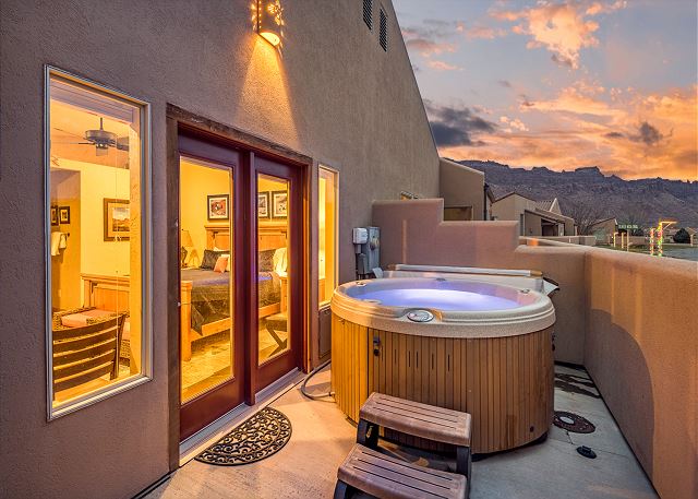 Hot tub with stunning views? Yes please!