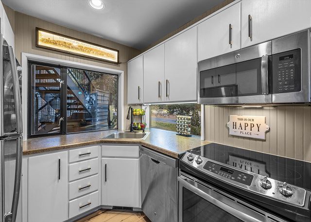 New Listing! Gorgeous Views ~ Fireplace 5