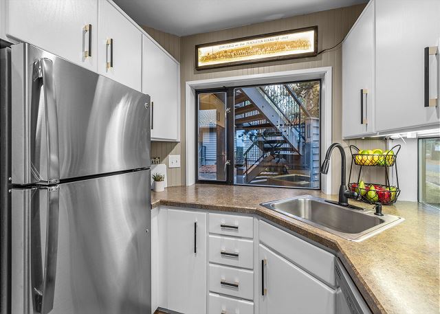 New Listing! Gorgeous Views ~ Fireplace 6