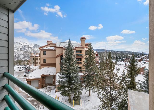 Remodeled Eolus Ski in/Ski Out condo - Slope & Mountain Views - Deck 6