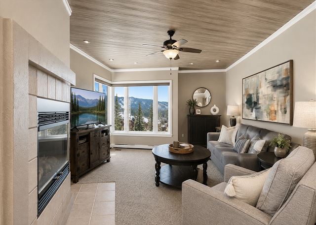 Remodeled Eolus Ski in/Ski Out condo - Slope & Mountain Views - Deck