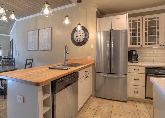 Remodeled Eolus Ski in/Ski Out condo - Slope & Mountain Views - Deck 9