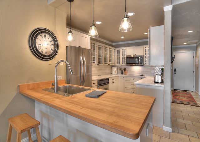 Remodeled Eolus Ski in/Ski Out condo - Slope & Mountain Views - Deck 7